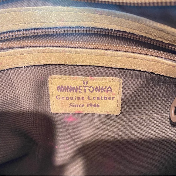 Minnetonka Boho, Cowgirl Fringe Tan Suede Shoulder Bag - Picture 7 of 14